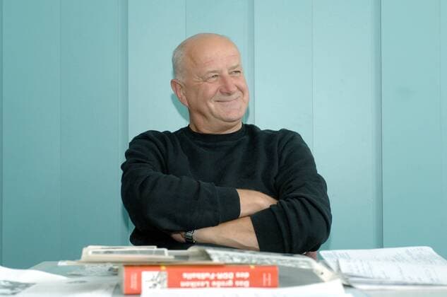 Ex DDR Nationalspieler Hans Jürgen Kreische (Deutschland) gut gelaunt Fußball Herren Fotoshooting 2007, Einzelbild Dresden Fußball Herren Fotoshooting 2007, Einzelbild Dresden