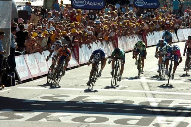 Tom Boonen (Belgien Quick Step Innergetic, 3.v.li.) gewinnt die 6. Etappe vor Oscar Freire (Spanien Rabobank, 2.v.li.) und Erik Zabel (Deutschland Milram, 4.v.li.) -  Radsport Herren Tour de France 2007, ProTour, Straßenradsport, Straße, Rad Totale 6. Etappe: Semur en Auxois - Bourg en Bresse Radsport Herren Tour de France 2007, ProTour, Straßenradsport, Straße, Rad Totale 6. Etappe: Semur en Auxois - Bourg en Bresse