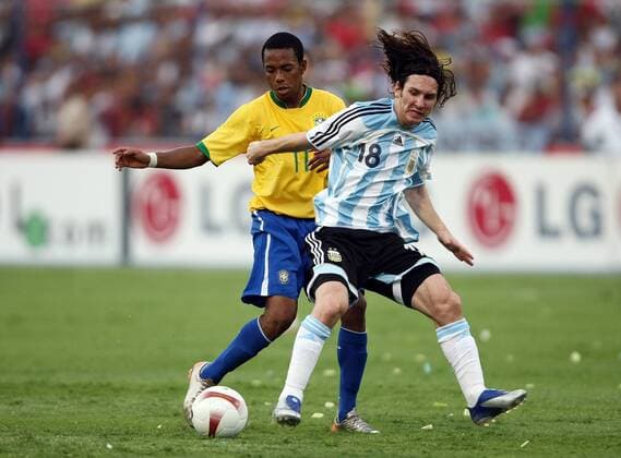 Lionel Messi (Argentinien, re.) gegen Robinho (Brasilien) Fußball Länderspiel Herren Copa America 2007, Südamerika, Südamerikameisterschaft, Amerika Meisterschaft, Finale, Endspiel Gruppe Maracaibo Dynamik, Fußball Länderspiel Herren Copa America 2007, Südamerika, Südamerikameisterschaft, Amerika Meisterschaft, Finale, Endspiel Gruppe Maracaibo Dynamik,