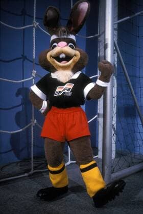 UEFA EM Maskottchen Berni Fußball Herren Vorschau EM 1988, Auslosung, Gruppenauslosung, Nationalmannschaft, Fotoshooting Einzelbild Fußball Herren Vorschau EM 1988, Auslosung, Gruppenauslosung, Nationalmannschaft, Fotoshooting Einzelbild