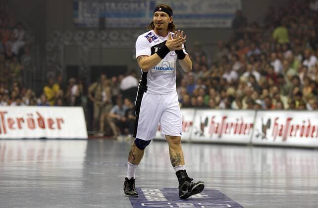 Stefan Kretzschmar (Magdeburg) gut gelaunt während seines Abschiedspiels Handball 1. BL Herren Stefan Kretzschmars Abschiedsspiel 2007, Abschied, SC Magdeburg Gladiators, SCM Einzelbild Magdeburg Handball 1. BL Herren Stefan Kretzschmars Abschiedsspiel 2007, Abschied, SC Magdeburg Gladiators, SCM Einzelbild Magdeburg