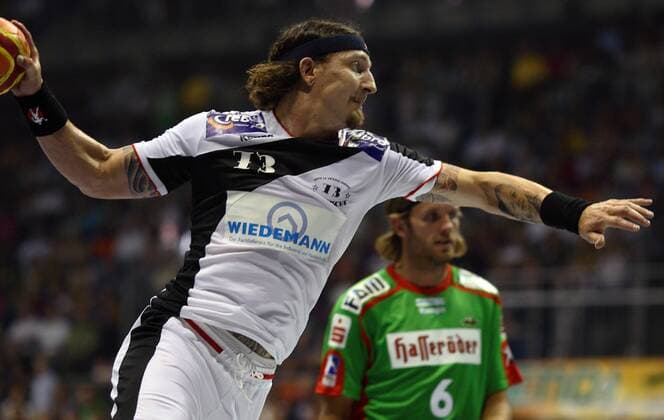 Stefan Kretzschmar (Magdeburg) am Ball während seines Abschiedsspiels Handball 1. BL Herren Stefan Kretzschmars Abschiedsspiel 2007, Abschied, SC Magdeburg Gladiators, SCM Einzelbild Magdeburg Dynamik, Handball 1. BL Herren Stefan Kretzschmars Abschiedsspiel 2007, Abschied, SC Magdeburg Gladiators, SCM Einzelbild Magdeburg Dynamik,