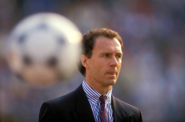 Teamchef Franz Beckenbauer (BR Deutschland) Fußball Länderspiel Herren EM 1988, Nationalmannschaft, Gruppe A, BRD Einzelbild Düsseldorf Skepsis, Fußball Länderspiel Herren EM 1988, Nationalmannschaft, Gruppe A, BRD Einzelbild Düsseldorf Skepsis,