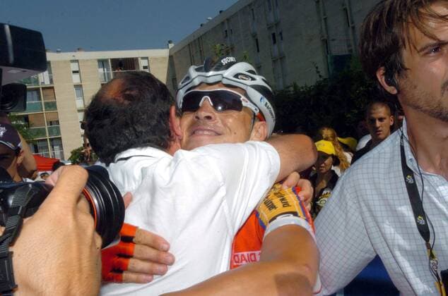 Robert Hunter (Südafrika, re.) jubelt nach dem Gewinn der 11. Etappe bei der Tour de France mit Teammanager Claudio Corti (Italien beide Barloworld) - Radsport Herren Tour de France 2007, ProTour, Straßenradsport, Straße, Rad Gruppe 11. Etappe: Marseille - Montpellier Freude, Radsport Herren Tour de France 2007, ProTour, Straßenradsport, Straße, Rad Gruppe 11. Etappe: Marseille - Montpellier Freude,