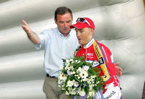 Robert Hunter (Südafrika Barloworld, re.) - Etappensieger der 11. Etappe der Tour de France 2007 - wird von Radsportlegende Bernard Hinault (Frankreich) die Richtung angezeigt Radsport Herren Tour de France 2007, ProTour, Straßenradsport, Straße, Rad, Gruppe 11. Etappe: Marseille - Montpellier Radsport Herren Tour de France 2007, ProTour, Straßenradsport, Straße, Rad, Gruppe 11. Etappe: Marseille - Montpellier