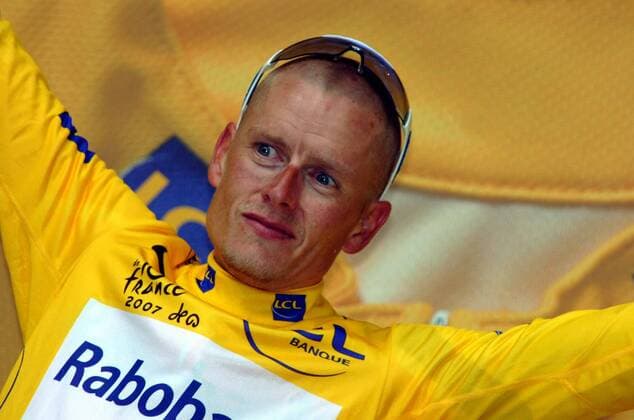 Mickael Rasmussen (Dänemark Rabobank) im gelben Trikot bei der Siegerehrung zur 12. Etappe der Tour de France 2007 -  Radsport Herren Tour de France 2007, ProTour, Straßenradsport, Straße, Rad, Porträt 12. Etappe: Montpellier - Castres Freude, Radsport Herren Tour de France 2007, ProTour, Straßenradsport, Straße, Rad, Porträt 12. Etappe: Montpellier - Castres Freude,
