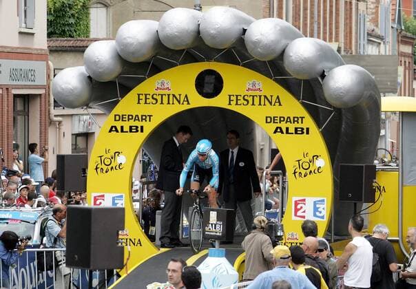 Marcel Sieberg (Deutschland Gerolsteiner) am Start der 13. Etappe der Tour de France 2007 Radsport Herren Tour de France 2007, ProTour, Straßenradsport, Rad, Straße, Zeitfahren, Einzelzeitfahren, Vdig Totale 13. Etappe: Albi - Albi Radsport Herren Tour de France 2007, ProTour, Straßenradsport, Rad, Straße, Zeitfahren, Einzelzeitfahren, Vdig Totale 13. Etappe: Albi - Albi