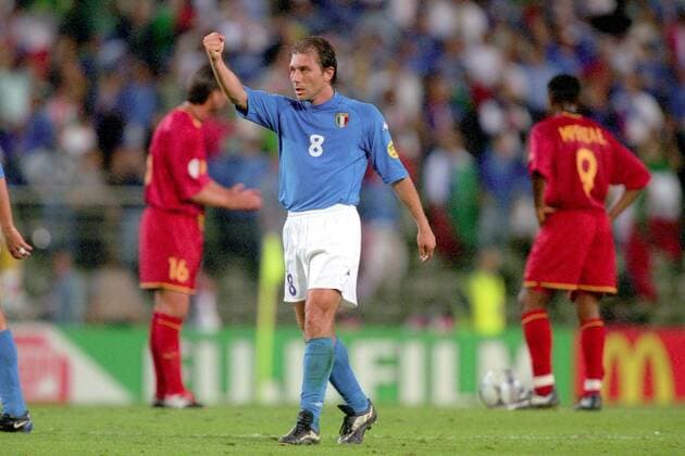 Antonio Conte (Italien) - Torjubel Fußball Länderspiel Herren EM 2000 Nationalmannschaft, Nationaltrikot Gruppe 2 Italien - Belgien 2:0 Vneg Einzelbild Brüssel Freude, Fußball Länderspiel Herren EM 2000 Nationalmannschaft, Nationaltrikot Gruppe 2 Italien - Belgien 2:0 Vneg Einzelbild Brüssel Freude,