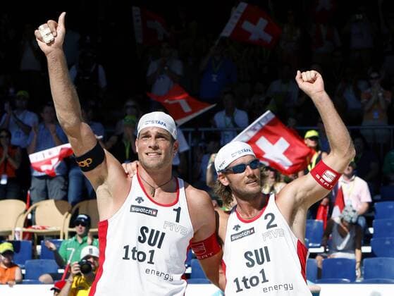 Patrick Heuscher (li.) und Sascha Heyer (beide Schweiz) - Schlußjubel Beachvolleyball WM Herren Beach WM 2007 Gruppe Gstaad Freude, Beachvolleyball WM Herren Beach WM 2007 Gruppe Gstaad Freude,