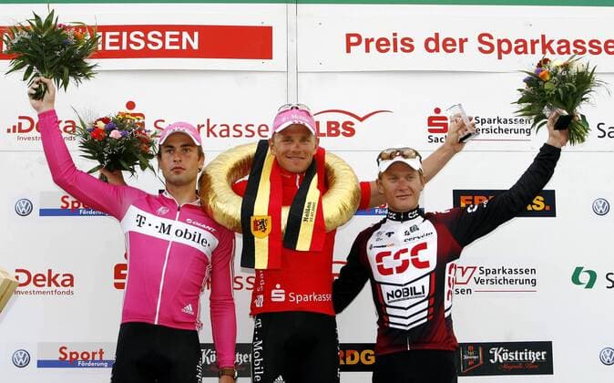 Eric Baumann (Mitte) gewinnt die 3. Etappe der SachenTour 2007 vor Thomas Ziegler (beide Deutschland T Mobile, li.) und Matti Breschel (Dänemark CSC) Radsport Herren SachsenTour 2007, Sachsen Tour, Straßenradsport, Straße, Rad, Gruppe 3. Etappe: Eibenstock - Meissen Freude, Radsport Herren SachsenTour 2007, Sachsen Tour, Straßenradsport, Straße, Rad, Gruppe 3. Etappe: Eibenstock - Meissen Freude,