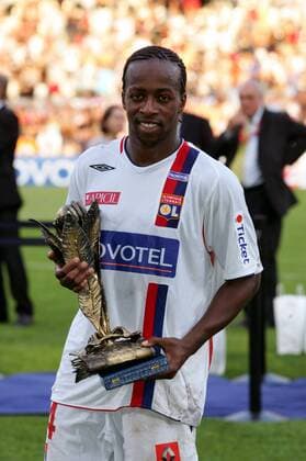 Sidney Govou (Lyon) gewinnt mit seinem Verein den Französischen Supercup 2007 -  (pan21460) Fußball Herren Trophee des Champions 2007, Französischer Supercup, Olympique Lyon, OL, Lyonnais Einzelbild 2008 Lyon Fußball Herren Trophee des Champions 2007, Französischer Supercup, Olympique Lyon, OL, Lyonnais Einzelbild 2008 Lyon  