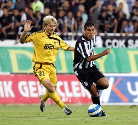 Ricardinho (Besiktas, re.) gegen Nicolas Eduardo Demalde (Sheriff Tiraspol) -  Fußball EC 1 Herren Champions League Qualifikation 2007 2008, Besiktas Istanbul - FC Sheriff Tiraspol 1:0, Vdig Gruppe Istanbul Dynamik, Fußball EC 1 Herren Champions League Qualifikation 2007 2008, Besiktas Istanbul - FC Sheriff Tiraspol 1:0, Vdig Gruppe Istanbul Dynamik,