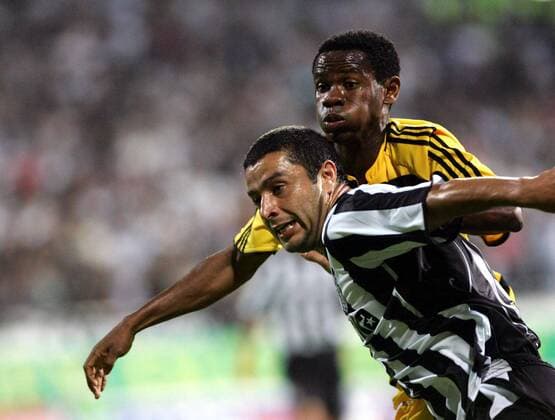 Rodrigo Alvaro Tello (Besiktas, re.) im Duell -  Fußball EC 1 Herren Champions League Qualifikation 2007 2008, Besiktas Istanbul - FC Sheriff Tiraspol 1:0, Vdig Gruppe Istanbul Dynamik, Fußball EC 1 Herren Champions League Qualifikation 2007 2008, Besiktas Istanbul - FC Sheriff Tiraspol 1:0, Vdig Gruppe Istanbul Dynamik,