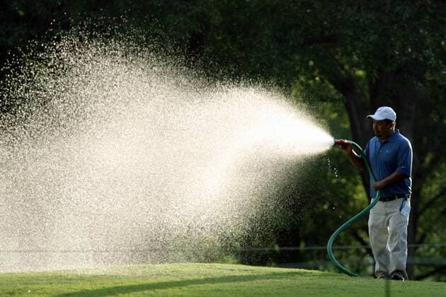 Greenkeeper wässert das Grün - (Icon5151012) Golf Herren 89. PGA Championship 2007, Tour, Vdig Einzelbild Southern Hills Country Club Tulsa Golf Herren 89. PGA Championship 2007, Tour, Vdig Einzelbild Southern Hills Country Club Tulsa EDITORIAL USE ONLY