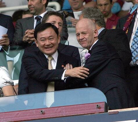 Thaksin Shinawatra (Thailand, li.), ehemaliger Ministerpräsident Thailands und neuer Teambesitzer von Manchester City, mit West Ham Eigner Eggert Magnusson (Island) auf der Tribüne- Fußball Herren English Premier League 2007 2008, 1. Englische Liga, West Ham United - Manchester City 0:2 Gruppe Politiker, people, London Freude, Fußball Herren English Premier League 2007 2008, 1. Englische Liga, West Ham United - Manchester City 0:2 Gruppe Politiker, people, London Freude,