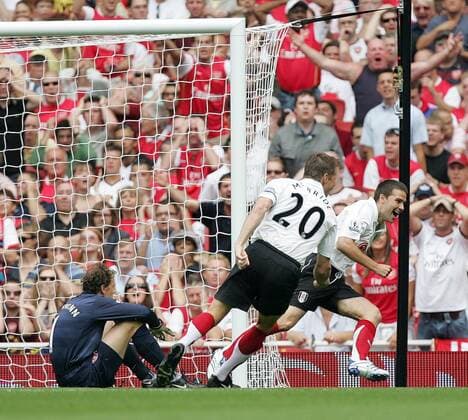 David Healy (re.) dreht jubelnd ab, daneben Brian McBride (beide Fulham, Mitte), Torwart Jens Lehmann (Arsenal) sitzt geschlagen am Boden - EDITORIAL USE ONLY. No use with unauthorised audio, video, data, fixture lists, club league logos or live services. Online in-match use limited to 120 images, no video emulation. No use in betting, games or single club league player publications. Fußball Herren English Premier League 2007 2008, 1. Englische Liga, Arsenal FC London - Fulham FC 2:1 Gruppe London Begeisterung, Freude, Fußball Herren English Premier League 2007 2008, 1. Englische Liga, Arsenal FC London - Fulham FC 2:1 Gruppe London Begeisterung, Freude,