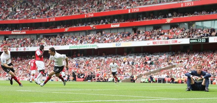 Torschütze David Healy (3.v.li.) und Brian McBride (beide Fulham, li.) jubeln, Torwart Jens Lehmann (Arsenal) sitzt geschlagen am Boden - Fußball Herren English Premier League 2007 2008, 1. Englische Liga, Arsenal FC London - Fulham FC 2:1 Totale London Begeisterung, Freude, Fußball Herren English Premier League 2007 2008, 1. Englische Liga, Arsenal FC London - Fulham FC 2:1 Totale London Begeisterung, Freude,
