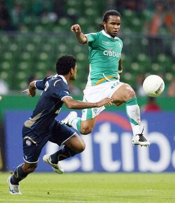 Carlos Alberto (Bremen, re.) gegen Etto (Dynamo Zagreb) Fußball EC 1 Herren Champions League Qualifikation 2007 2008, SV Werder Bremen - NK Dinamo Zagreb Gruppe Bremen Dynamik, Fußball EC 1 Herren Champions League Qualifikation 2007 2008, SV Werder Bremen - NK Dinamo Zagreb Gruppe Bremen Dynamik,