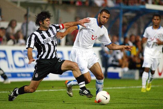 Yassine Chikhaoui (FC Zürich, re.) gegen Ibrahim Üzülmez (Besiktas) Fußball EC 1 Herren Champions League Qualifikation 2007 2008, FC Zürich - Besiktas Istanbul 1:1 Gruppe Zürich Dynamik, Fußball EC 1 Herren Champions League Qualifikation 2007 2008, FC Zürich - Besiktas Istanbul 1:1 Gruppe Zürich Dynamik, 