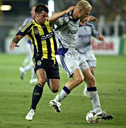 Olivier Deschacht (Anderlecht, re.) gegen Mateja Kezman (Fenerbahce) -  Fußball EC 1 Herren Champions League Qualifikation 2007 2008, Fenerbahce Istanbul - RSC Anderlecht 1:0 Gruppe Istanbul Dynamik, Fußball EC 1 Herren Champions League Qualifikation 2007 2008, Fenerbahce Istanbul - RSC Anderlecht 1:0 Gruppe Istanbul Dynamik,
