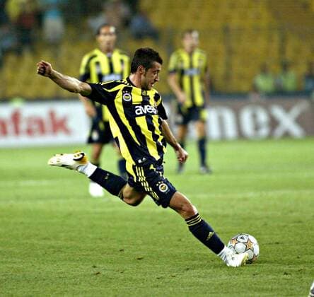 Metin Tümer (Fenerbahce) am Ball -  Fußball EC 1 Herren Champions League Qualifikation 2007 2008, Fenerbahce Istanbul Einzelbild Istanbul Dynamik, Fußball EC 1 Herren Champions League Qualifikation 2007 2008, Fenerbahce Istanbul Einzelbild Istanbul Dynamik,