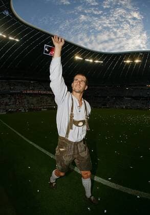 Mehmet Scholl (Bayern) verabschiedet sich in der Allianz Arena von seinen Anhängern Fußball Herren Mehmet Scholls Abschiedsspiel 2007, FC Bayern München Einzelbild AllianzArena Abschied Verabschiedung, Karriereende München Fußball Herren Mehmet Scholls Abschiedsspiel 2007, FC Bayern München Einzelbild AllianzArena Abschied Verabschiedung, Karriereende München