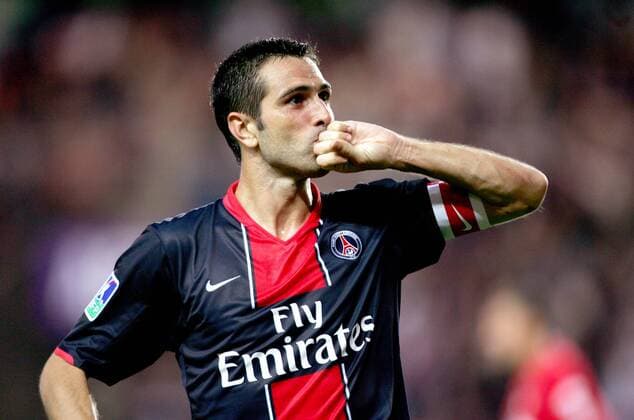 Pauleta (Paris St. Germain) küsst zum Torjubel seinen Ring -  (pan21690) Fußball Herren Ligue 1 2007 2008, 1. Französische Liga, FC Paris Saint Germain, PSG Einzelbild Paris Freude, Fußball Herren Ligue 1 2007 2008, 1. Französische Liga, FC Paris Saint Germain, PSG Einzelbild Paris Freude,  
