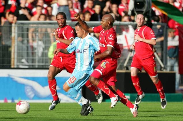 Benoit Cheyrou (Marseille, li.) gegen Jeovanio (Valenciennes) - (pan21687) Fußball Herren Ligue 1 2007 2008, 1. Französische Liga, Valenciennes FC - Olympique Marseille 2:1, OM Gruppe Valenciennes Dynamik, Kampf, Fußball Herren Ligue 1 2007 2008, 1. Französische Liga, Valenciennes FC - Olympique Marseille 2:1, OM Gruppe Valenciennes Dynamik, Kampf,