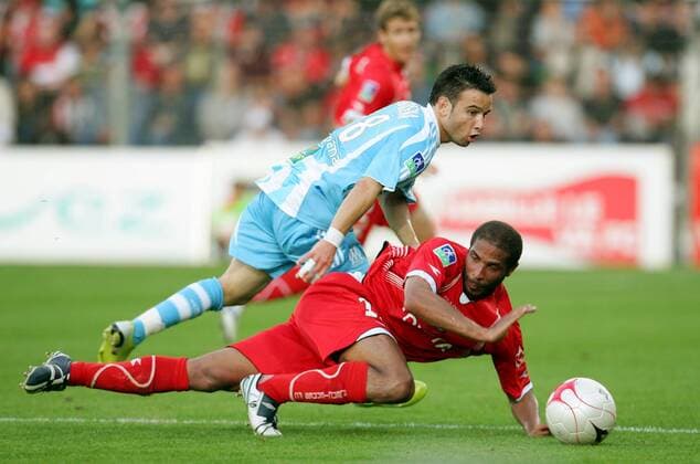 Eric Chelle (Valenciennes, vorn) gegen Matthieu Valbuena (Marseille) - (pan21687) Fußball Herren Ligue 1 2007 2008, 1. Französische Liga, Valenciennes FC - Olympique Marseille 2:1, OM Gruppe Valenciennes Dynamik, Kampf, Fußball Herren Ligue 1 2007 2008, 1. Französische Liga, Valenciennes FC - Olympique Marseille 2:1, OM Gruppe Valenciennes Dynamik, Kampf,