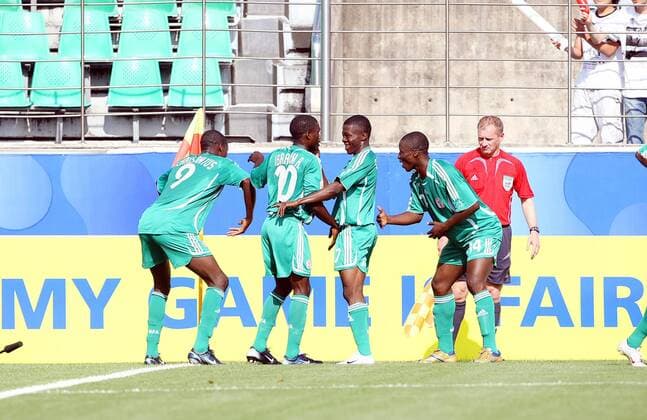 Nigeria U17 wagt ein Jubeltänzchen Fußball Länderspiel Herren U 17 WM 2007, U17, Junioren, Nationalteam, Nationaltrikot, Gruppe Gwangyang Freude, Fußball Länderspiel Herren U 17 WM 2007, U17, Junioren, Nationalteam, Nationaltrikot, Gruppe Gwangyang Freude,