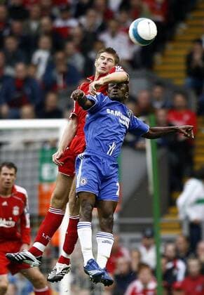 Steven Gerrard (Liverpool, li.) gegen Shaun Wright Phillips (Chelsea) - EDITORIAL USE ONLY. No use with unauthorised audio, video, data, fixture lists, club league logos or live services. Online in-match use limited to 120 images, no video emulation. No use in betting, games or single club league player publications. Fußball Herren English Premier League 2007 2008, 1. Englische Liga, FC Liverpool - Chelsea FC London 1:1, Vdig Gruppe Liverpool Dynamik, Kampf, Fußball Herren English Premier League 2007 2008, 1. Englische Liga, FC Liverpool - Chelsea FC London 1:1, Vdig Gruppe Liverpool Dynamik, Kampf,