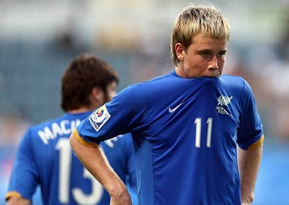 Ben Hunt (Neuseeland U17) beisst enttäuscht ins Trikot Fußball WM Herren U17 WM 2007, Länderspiel, Junioren, U 17, Nationalmannschaft, Nationaltrikot Einzelbild Jeju Enttäuschung, Fußball WM Herren U17 WM 2007, Länderspiel, Junioren, U 17, Nationalmannschaft, Nationaltrikot Einzelbild Jeju Enttäuschung,