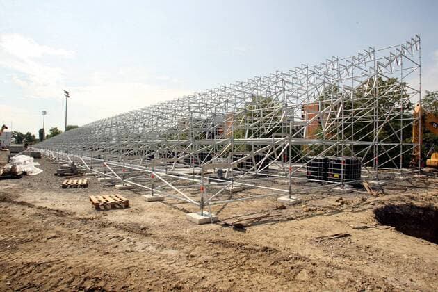 Fußball, Stadiongeschichte SV Wehen Wiesbaden Gerüst für die Tribüne - hier entsteht die Brita Arena des SV Wehen Wiesbaden Fußball 2. BL Herren Saison 2007 2008 SV Wehen Wiesbaden Totale BritaArena Wiesbaden Fußball 2. BL Herren Saison 2007 2008 SV Wehen Wiesbaden Totale BritaArena Wiesbaden