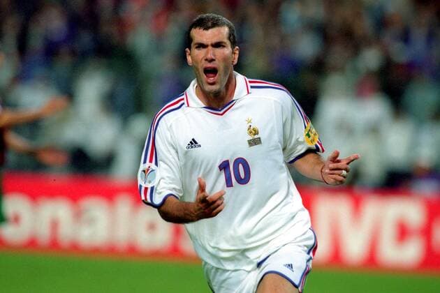 Zinedine Zidane (Frankreich) - Torjubel Fußball Länderspiel Herren EM 2000, Nationalmannschaft, Nationaltrikot, Halbfinale, Vneg Einzelbild Brüssel Freude, Begeisterung, Fußball Länderspiel Herren EM 2000, Nationalmannschaft, Nationaltrikot, Halbfinale, Vneg Einzelbild Brüssel Freude, Begeisterung,