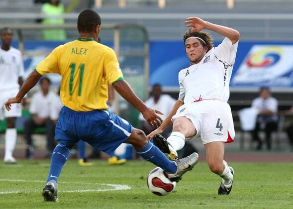 Henri Lansbury (England U17, re.) gegen Alex (Brasilien U17) Fußball WM Herren U 17 WM 2007, Junioren, Länderspiel, Nationalteam, Nationaltrikot, England - Brasilien 2.1 Gruppe Goyang Dynamik, Fußball WM Herren U 17 WM 2007, Junioren, Länderspiel, Nationalteam, Nationaltrikot, England - Brasilien 2.1 Gruppe Goyang Dynamik,