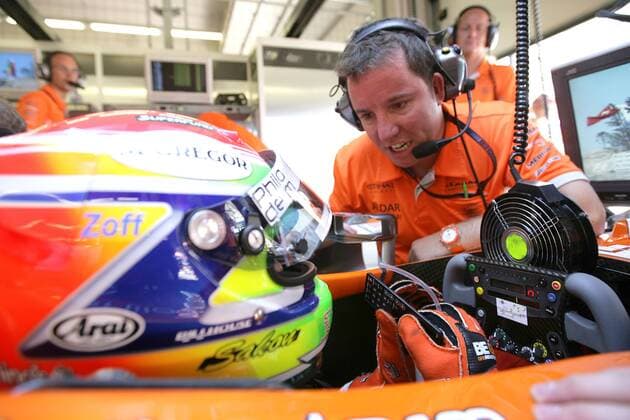 Renningenieur Jody Egginton (England, re.) im Gespräch mit Sakon Yamamoto (Japan beide Spyker) - Motorsport Grand Prix Herren Großer Preis der Türkei 2007, Formel 1 Weltmeisterschaft, F1, F, GP, WM, Freies Training Gruppe Istanbul Motorsport Grand Prix Herren Großer Preis der Türkei 2007, Formel 1 Weltmeisterschaft, F1, F, GP, WM, Freies Training Gruppe Istanbul