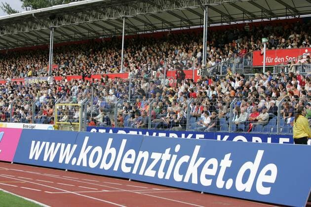 Bandenwerbung im Koblenzer Stadion Oberwerth: www.koblenzticket.de Fußball 2. BL Herren Saison 2007 2008, TuS Koblenz, online Ticket Tickets Verkauf Ticketverkauf Onlineticket Vdig Totale Ticketing Karte Karten Internetverkauf Homepage Koblenz Onlinetickets Webseite Fußball 2. BL Herren Saison 2007 2008, TuS Koblenz, online Ticket Tickets Verkauf Ticketverkauf Onlineticket Vdig Totale Ticketing Karte Karten Internetverkauf Homepage Koblenz Onlinetickets Webseite