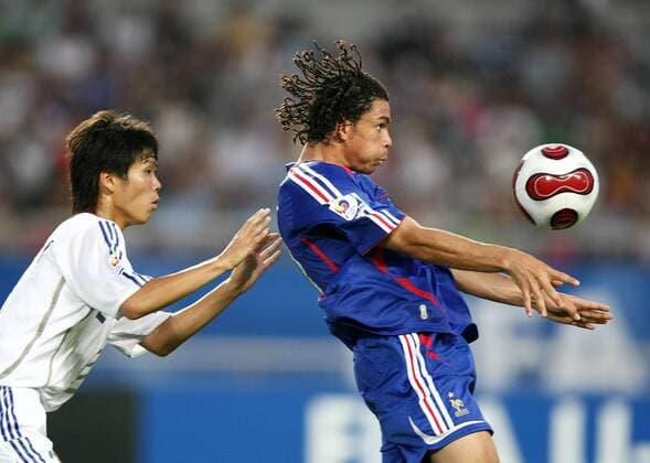 Emmanuel Riviere (Frankreich U17, re.) gegen Takashi Kanai (Japan U17) Fußball WM Herren U17 WM 2007, U 17, Länderspiel, Junioren, Nationalteam, Nationaltrikot Gruppe Goyang City Dynamik, Fußball WM Herren U17 WM 2007, U 17, Länderspiel, Junioren, Nationalteam, Nationaltrikot Gruppe Goyang City Dynamik,