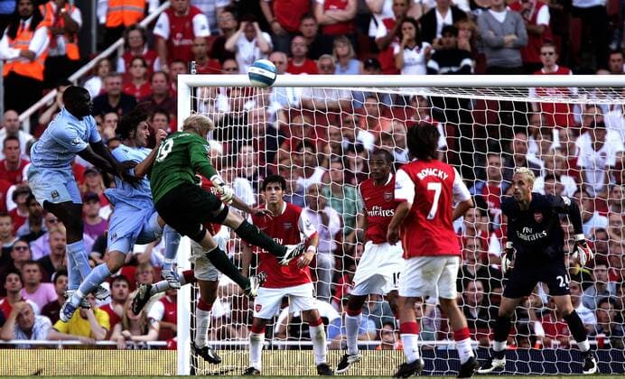 Torwart Kasper Schmeichel (Manchester City, 3. v. li.) kann seine Torchance nicht nutzen -  Fußball Herren English Premier League 2007 2008, 1. Englische Liga, Arsenal FC London - Manchester City 1:0 Gruppe London Dynamik, Fußball Herren English Premier League 2007 2008, 1. Englische Liga, Arsenal FC London - Manchester City 1:0 Gruppe London Dynamik,