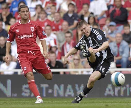 James Milner (Newcastle, re.) gegen Luke Young (Middlesbrough) - EDITORIAL USE ONLY. No use with unauthorised audio, video, data, fixture lists, club league logos or live services. Online in-match use limited to 120 images, no video emulation. No use in betting, games or single club league player publications. Fußball Herren English Premier League 2007 2008, 1. Englische Liga, Middlesbrough FC - Newcastle United 2:2 Gruppe Middlesbrough Dynamik, Fußball Herren English Premier League 2007 2008, 1. Englische Liga, Middlesbrough FC - Newcastle United 2:2 Gruppe Middlesbrough Dynamik,