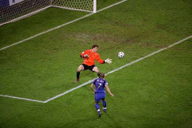 Torwart Jens Lehmann (Deutschland) kann allein gegen Alessandro del Piero (Italien) das 0:2 nicht verhindern (Serie 2 3) - Fußball Länderspiel Herren WM 2006, Nationalmannschaft, Nationaltrikot, Halbfinale Deutschland - Italien 0:2 n.V., Vdig Totale Dortmund Dynamik, Abwehr, Spannung, Fußball Länderspiel Herren WM 2006, Nationalmannschaft, Nationaltrikot, Halbfinale Deutschland - Italien 0:2 n.V., Vdig Totale Dortmund Dynamik, Abwehr, Spannung,