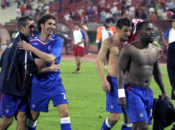 Freudiger Abgang Glasgow Rangers, v.re.: Jean Claude Darcheville, Lee McCulloch und Carlos Javier Cuellar -  Fußball EC 1 Herren Champions League Qualifikation 2007 2008, Glasgow Rangers, Gruppe Belgrad Freude, Fußball EC 1 Herren Champions League Qualifikation 2007 2008, Glasgow Rangers, Gruppe Belgrad Freude,