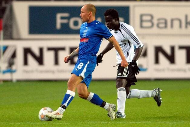 Antti Pohja (Tampere United, li.) gegen Didier Ya Konan (Rosenborg Trondheim) -  Fußball EC 1 Herren Champions League Qualifikation 2007 2008, Rosenborg BK Trondheim - Tampere United 2:0 Gruppe Trondheim Dynamik, Fußball EC 1 Herren Champions League Qualifikation 2007 2008, Rosenborg BK Trondheim - Tampere United 2:0 Gruppe Trondheim Dynamik,