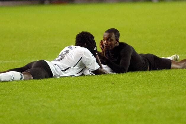 Abdoulrazak Traore (re.) und Didier Ya Konan (beide Rosenborg Trondheim) liegen seelenruhig am Boden -  Fußball EC 1 Herren Champions League Qualifikation 2007 2008, Rosenborg BK Trondheim Gruppe Trondheim Ruhe, Harmonie, Skepsis, Komik, Fußball EC 1 Herren Champions League Qualifikation 2007 2008, Rosenborg BK Trondheim Gruppe Trondheim Ruhe, Harmonie, Skepsis, Komik,