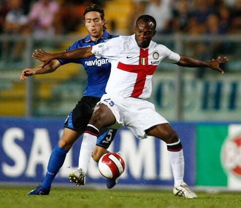 David Suazo (Inter Mailand, re.) gegen Davide Moro (Empoli) -  Fußball Herren Serie A 2007 2008, 1. Italienische Liga, FC Empoli - FC Internazionale Mailand 0:2, Inter Gruppe Florenz Dynamik, Fußball Herren Serie A 2007 2008, 1. Italienische Liga, FC Empoli - FC Internazionale Mailand 0:2, Inter Gruppe Florenz Dynamik,