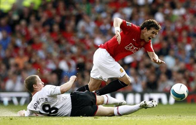 Owen Hargreaves (Manchester United, re.) gegen Grant Leadbitter (Sunderland) - EDITORIAL USE ONLY. No use with unauthorised audio, video, data, fixture lists, club league logos or live services. Online in-match use limited to 120 images, no video emulation. No use in betting, games or single club league player publications. Fußball Herren English Premier League 2007 2008, 1. Englische Liga, Manchester United - AFC Sunderland 1:0, ManU,FC Gruppe Manchester Dynamik, Kampf, Fußball Herren English Premier League 2007 2008, 1. Englische Liga, Manchester United - AFC Sunderland 1:0, ManU,FC Gruppe Manchester Dynamik, Kampf,