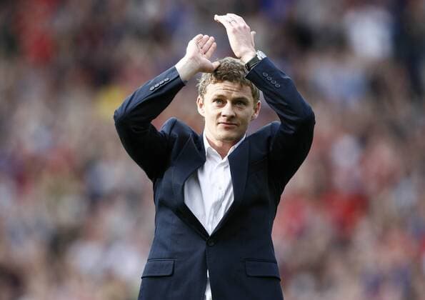 Ole Gunnar Solskjaer (Manchester United Norwegen) verabschiedet sich zum Karriereende von den Anhängern - EDITORIAL USE ONLY. No use with unauthorised audio, video, data, fixture lists, club league logos or live services. Online in-match use limited to 120 images, no video emulation. No use in betting, games or single club league player publications. Fußball Herren English Premier League 2007 2008, 1. Englische Liga, Manchester United, ManU Einzelbild Manchester Fußball Herren English Premier League 2007 2008, 1. Englische Liga, Manchester United, ManU Einzelbild Manchester
