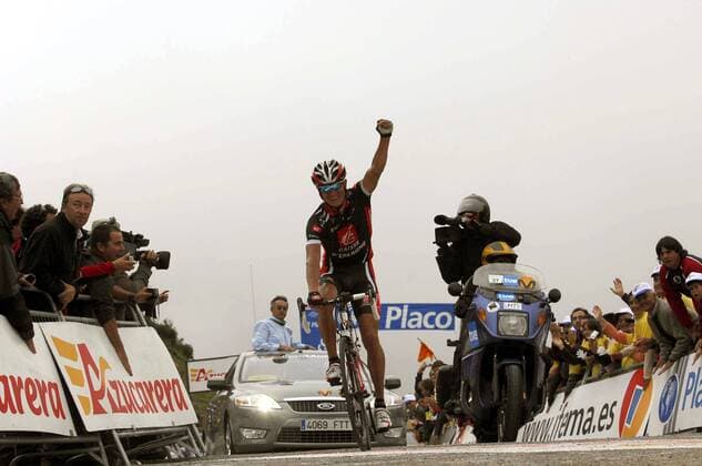 Vladimir Efimkin (Rußland Caisse d Epargne) gewinnt die 4. Etappe der Spanienrundfahrt 2007 - Radsport Herren 62. Vuelta a Espana 2007, Spanienrundfahrt, Protour, Straßenradsport, Straße, Rad Einzelbild 4. Etappe: Langreo - Lagos de Covadonga Freude, Radsport Herren 62. Vuelta a Espana 2007, Spanienrundfahrt, Protour, Straßenradsport, Straße, Rad Einzelbild 4. Etappe: Langreo - Lagos de Covadonga Freude,