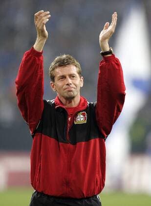Trainer Michael Skibbe (Leverkusen) - Schlußjubel Fußball 1. BL Herren Saison 2007 2008, Bayer 04 Leverkusen Einzelbild Gelsenkirchen Freude, Fußball 1. BL Herren Saison 2007 2008, Bayer 04 Leverkusen Einzelbild Gelsenkirchen Freude,