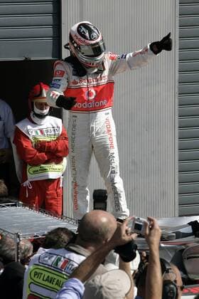 Fernando Alonso (Spanien McLaren Mercedes) auf der Pole Position zum GP Italien 2007 Motorsport Grand Prix Herren Großer Preis von Italien 2007, Formel 1 Weltmeisterschaft, F1, F, GP, WM, Gruppe Monza Freude, Motorsport Grand Prix Herren Großer Preis von Italien 2007, Formel 1 Weltmeisterschaft, F1, F, GP, WM, Gruppe Monza Freude,